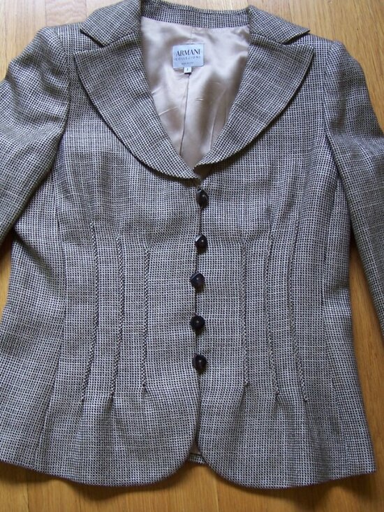 Armani Jackets & Blazers - Armani Collezioni Size 8 Blazer Made in Italy Excellent Condition Never Worn